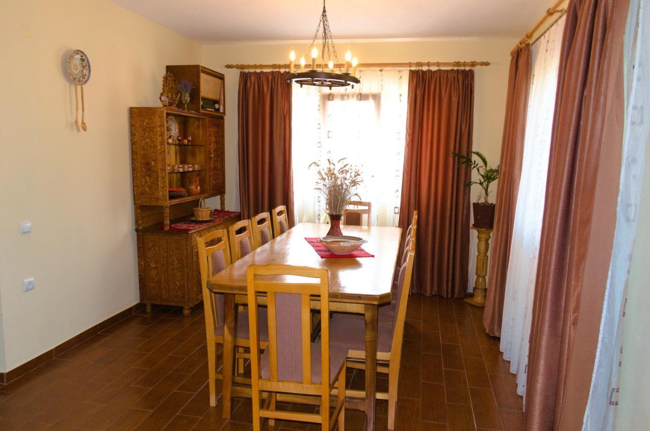 Villa Arnota Costesti  Esterno foto